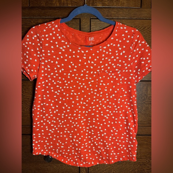 GAP Tops - GAP easy t shirt